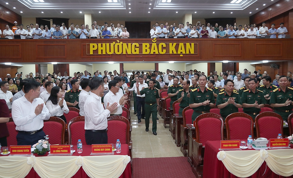 Dai tuong phan van giang tiep xuc cu tri tinh thai nguyen hinh anh 1