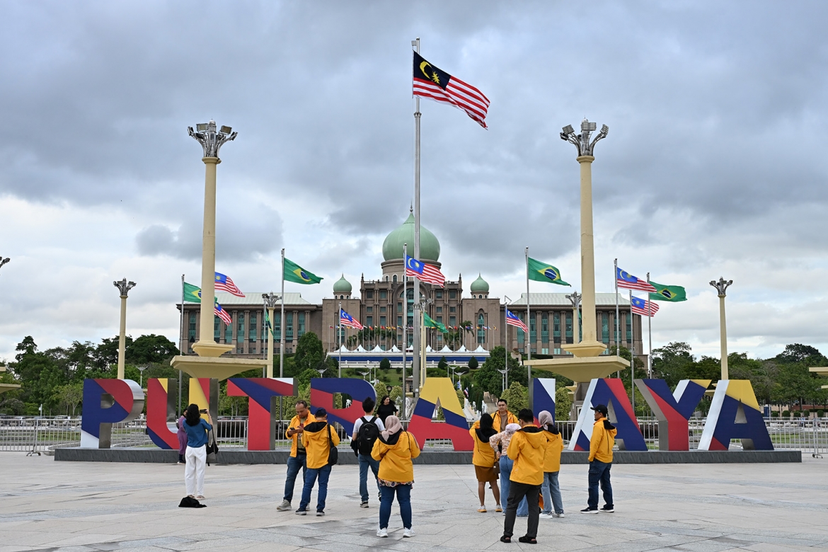 Malaysia chạy đua với thời gian trước nguy cơ già hóa dân số