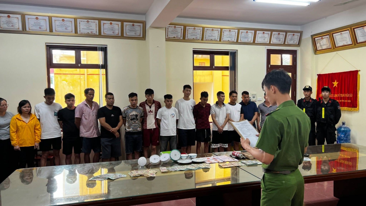 Lạng Sơn: Triệt phá ổ bạc quy mô lớn giữa đồi núi không có sóng điện thoại