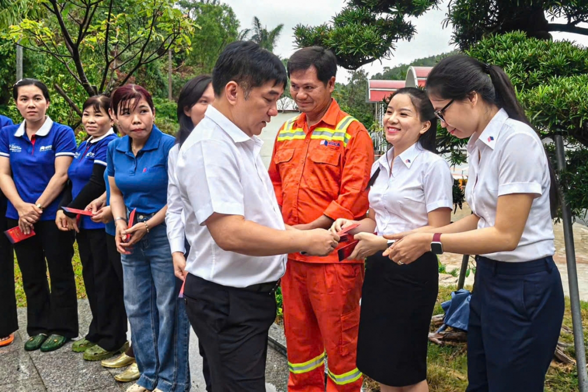 dau an nguoi phu nu Deo ca tren nhung cung duong que huong hinh anh 5