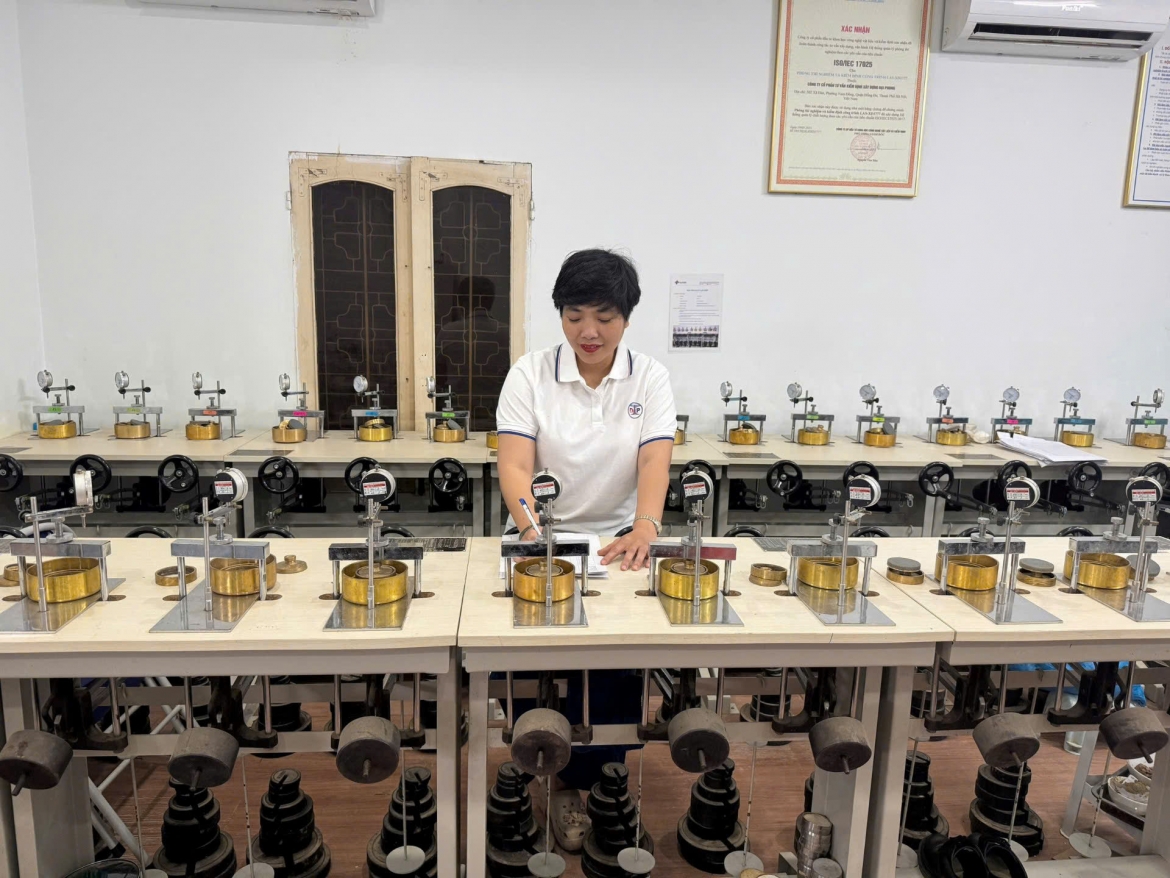 dau an nguoi phu nu Deo ca tren nhung cung duong que huong hinh anh 17