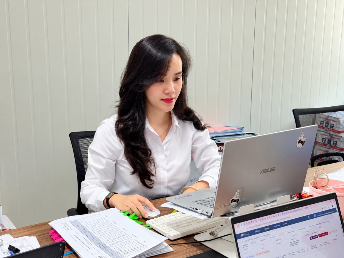 dau an nguoi phu nu Deo ca tren nhung cung duong que huong hinh anh 3