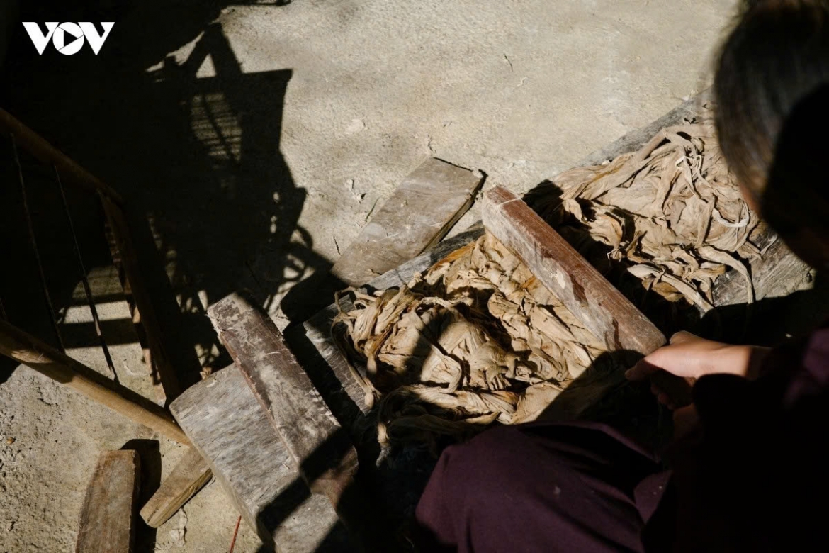 traditional paper-making craft of the nung an people in cao bang picture 3