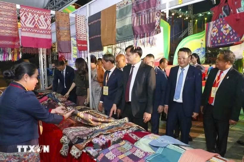 dien bien fair promotes vietnam-laos -china trade links picture 1