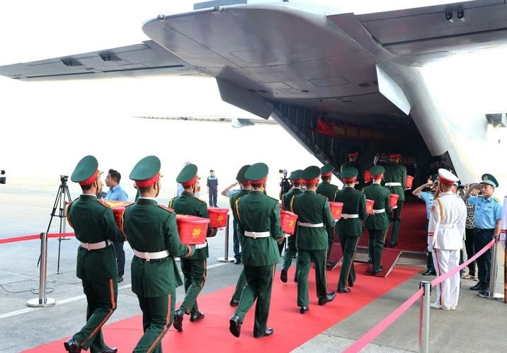 special flight brings 8,453 fallen soldiers biological samples to hanoi for dna testing picture 8