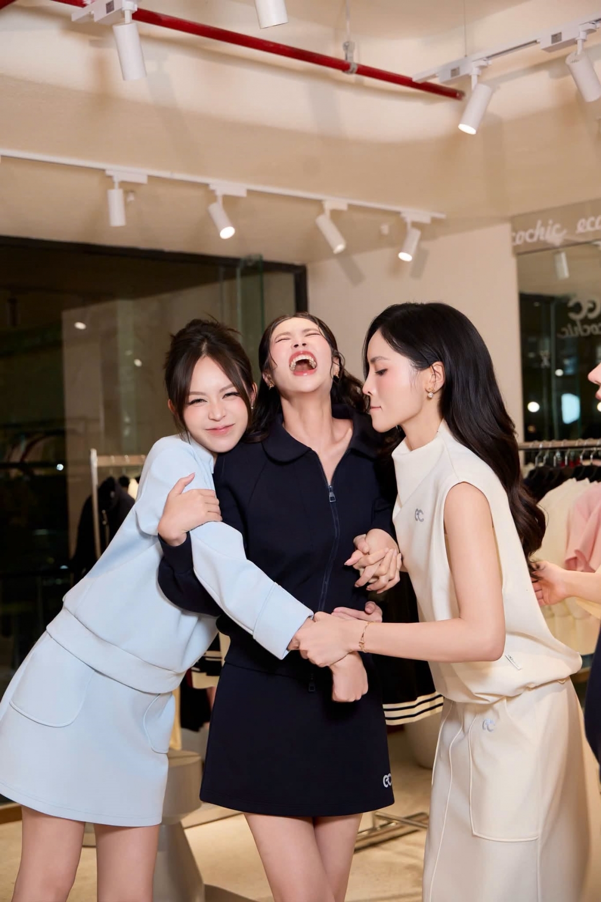 sao viet 29-10 son tung tha anh cuc cuon, soobin ru fan don halloween hinh anh 9