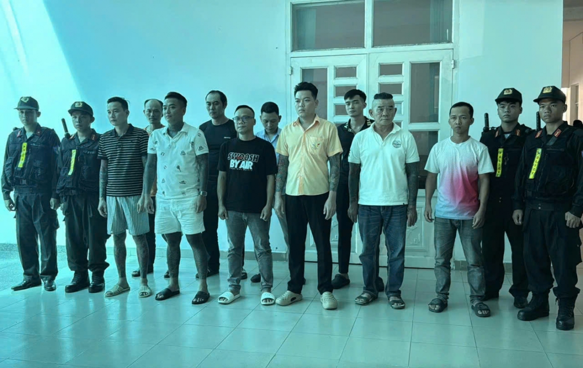 Dong nai bat giu 11 doi tuong lam phim bao luc, dang len mang xa hoi hinh anh 2