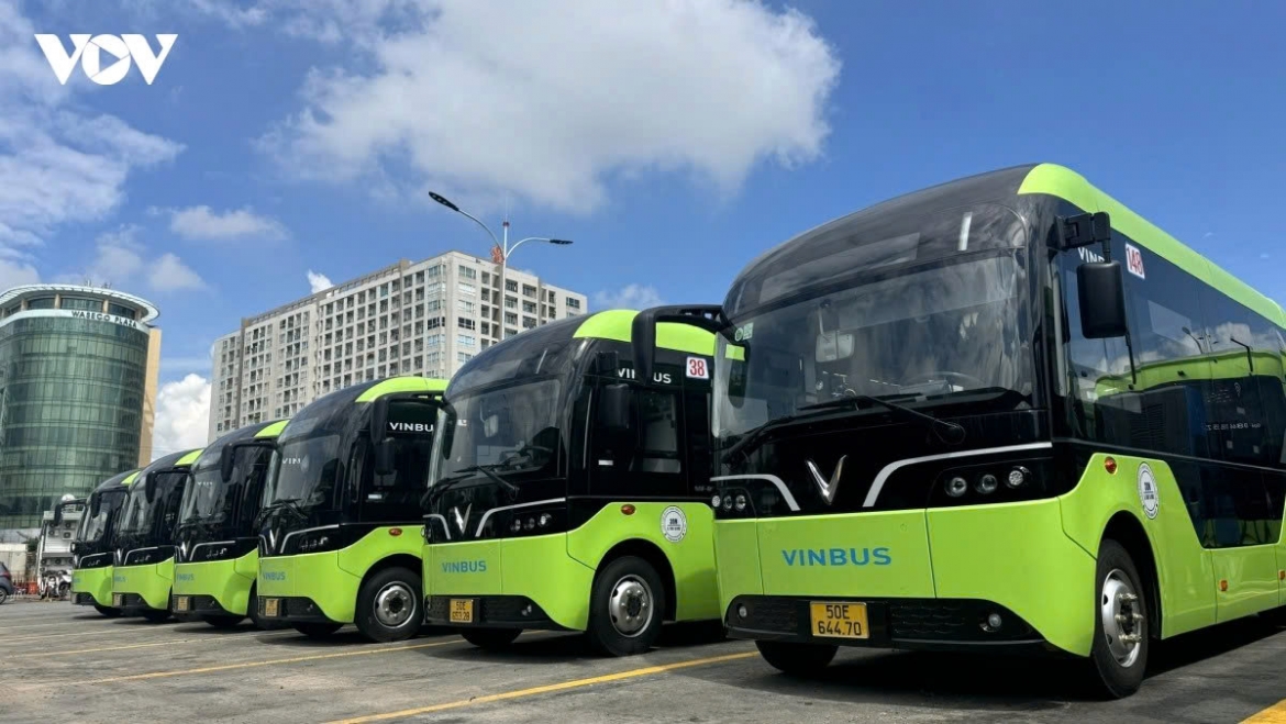 hcm city considers restrictions on high-emission vehicles from 2028 picture 1