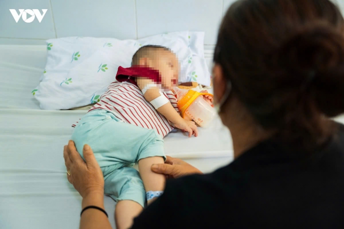 inside pediatric wards amid daily influx of flu and hfmd cases picture 10