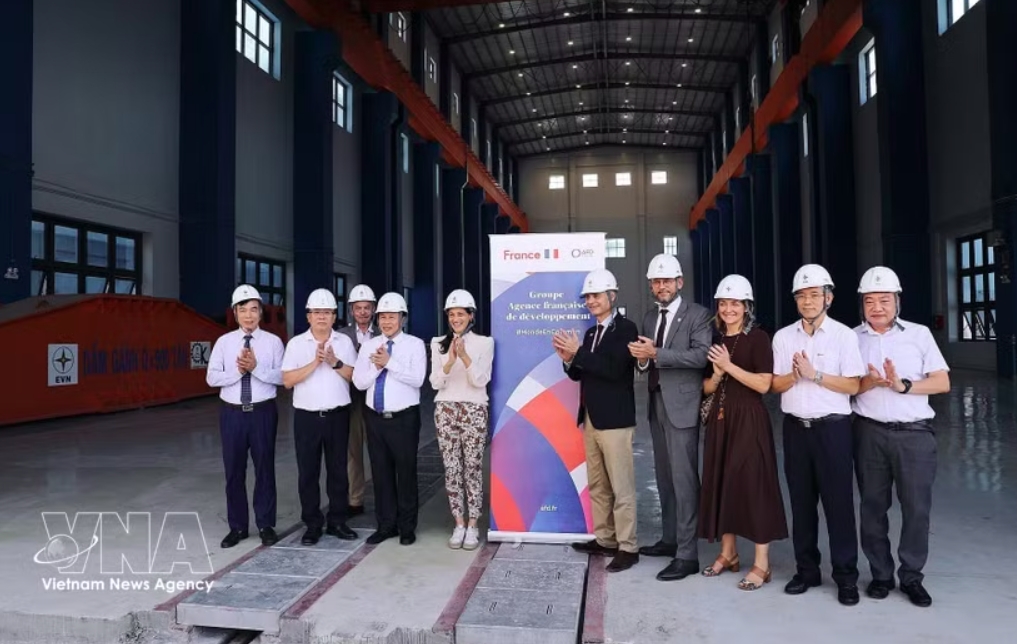 french minister visits phu tho, reviews climate resilience project picture 1