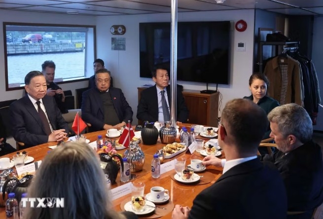 top vietnamese leader visits lynetteholmen artificial peninsula project in denmark picture 2