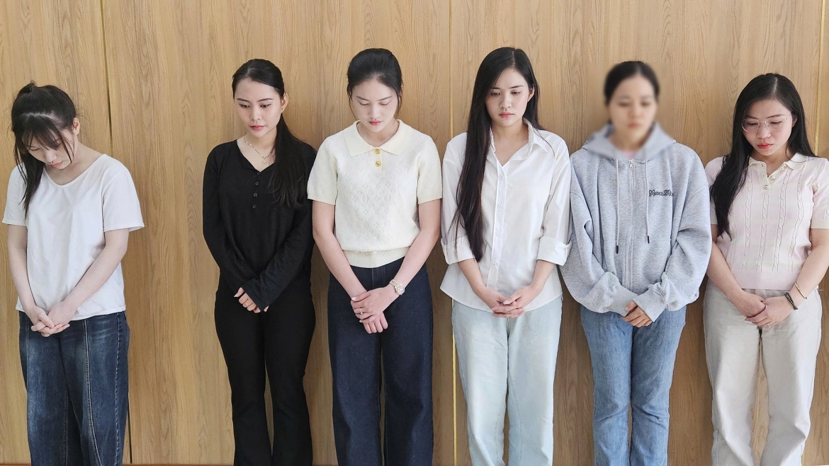 gia danh bac si, lua khach lam dep, 15 bi can bi khoi to hinh anh 2