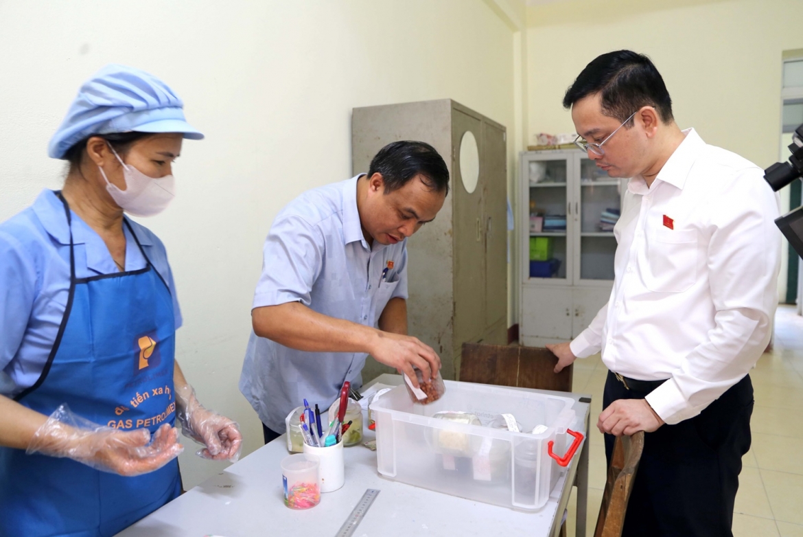 Giám sát chính sách hỗ trợ tiền ăn cho học sinh nội trú ở Thái Nguyên