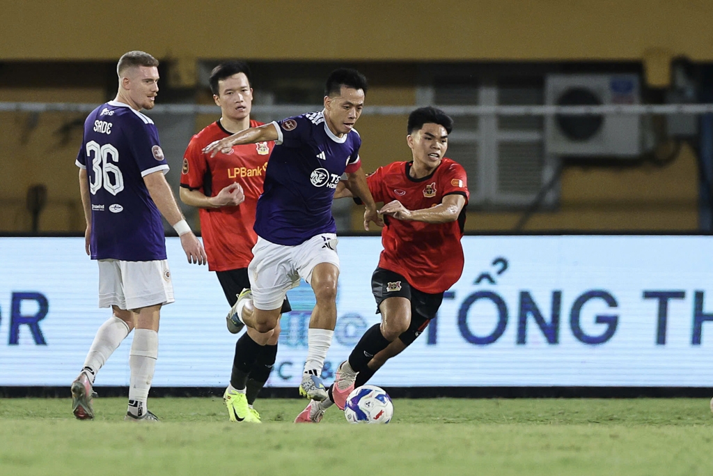 ket qua v-league hom nay 30 10 ha noi fc nguoc dong kich tinh truoc ninh binh hinh anh 28