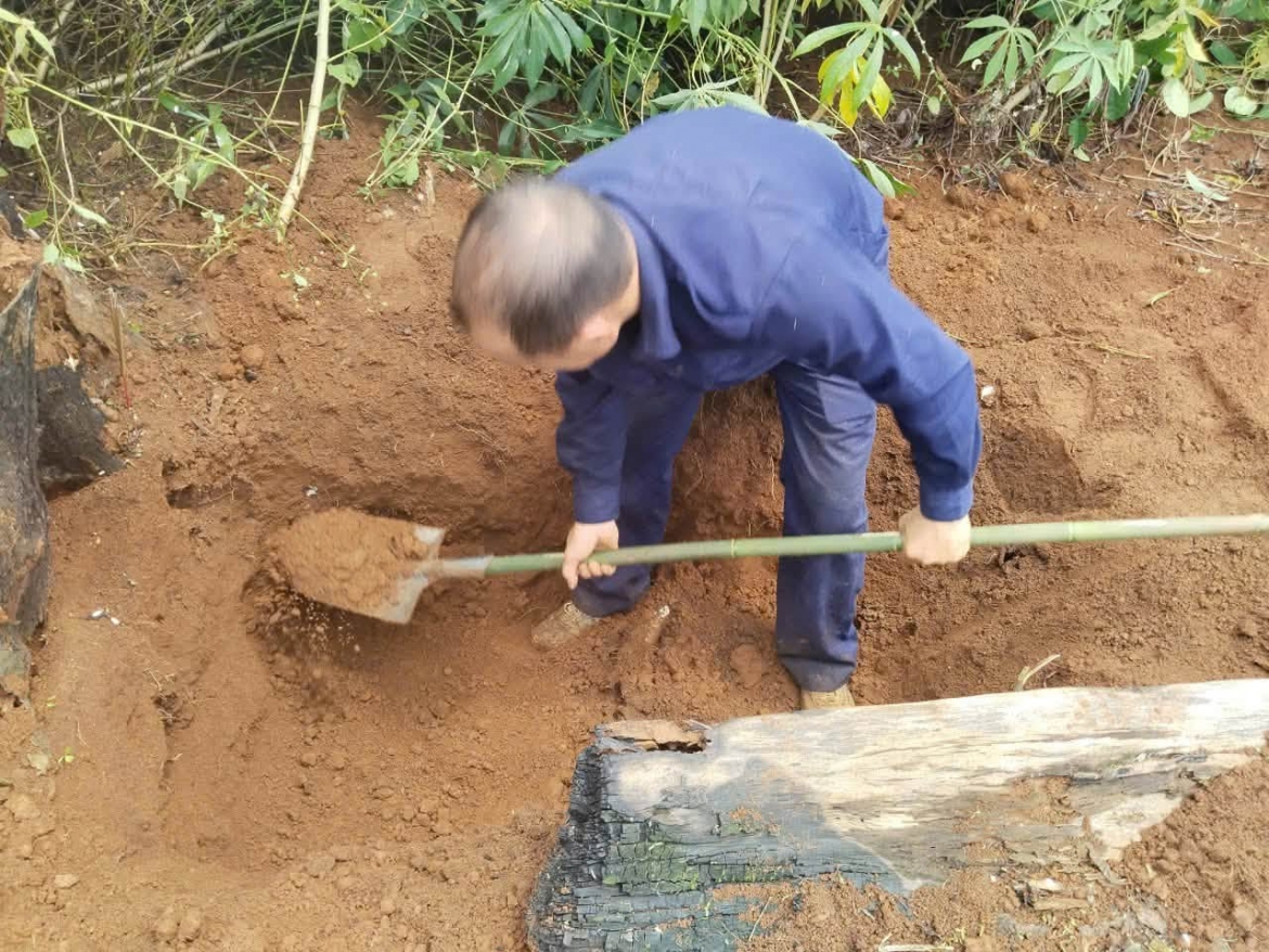 Doi k51 Dak lak quy tap duoc 2 hai cot liet si ben suoi O toi, campuchia hinh anh 2