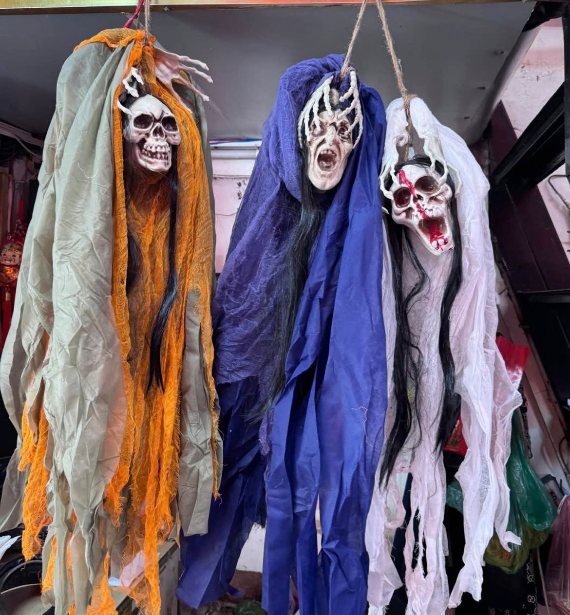 spooky halloween costumes and accessories flood hang ma street picture 11