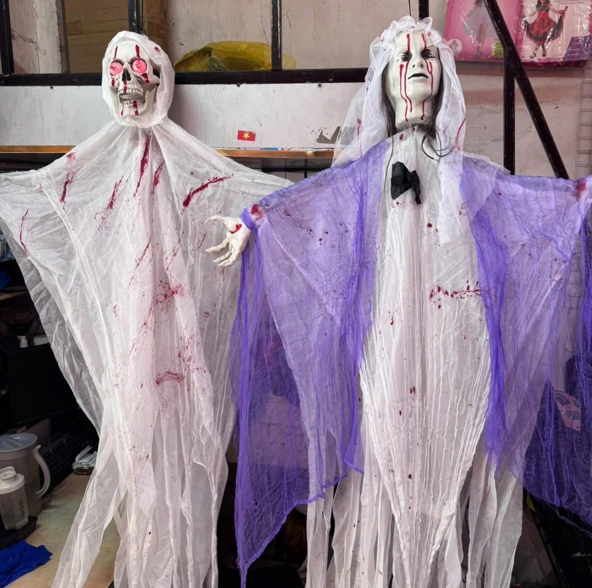 spooky halloween costumes and accessories flood hang ma street picture 13