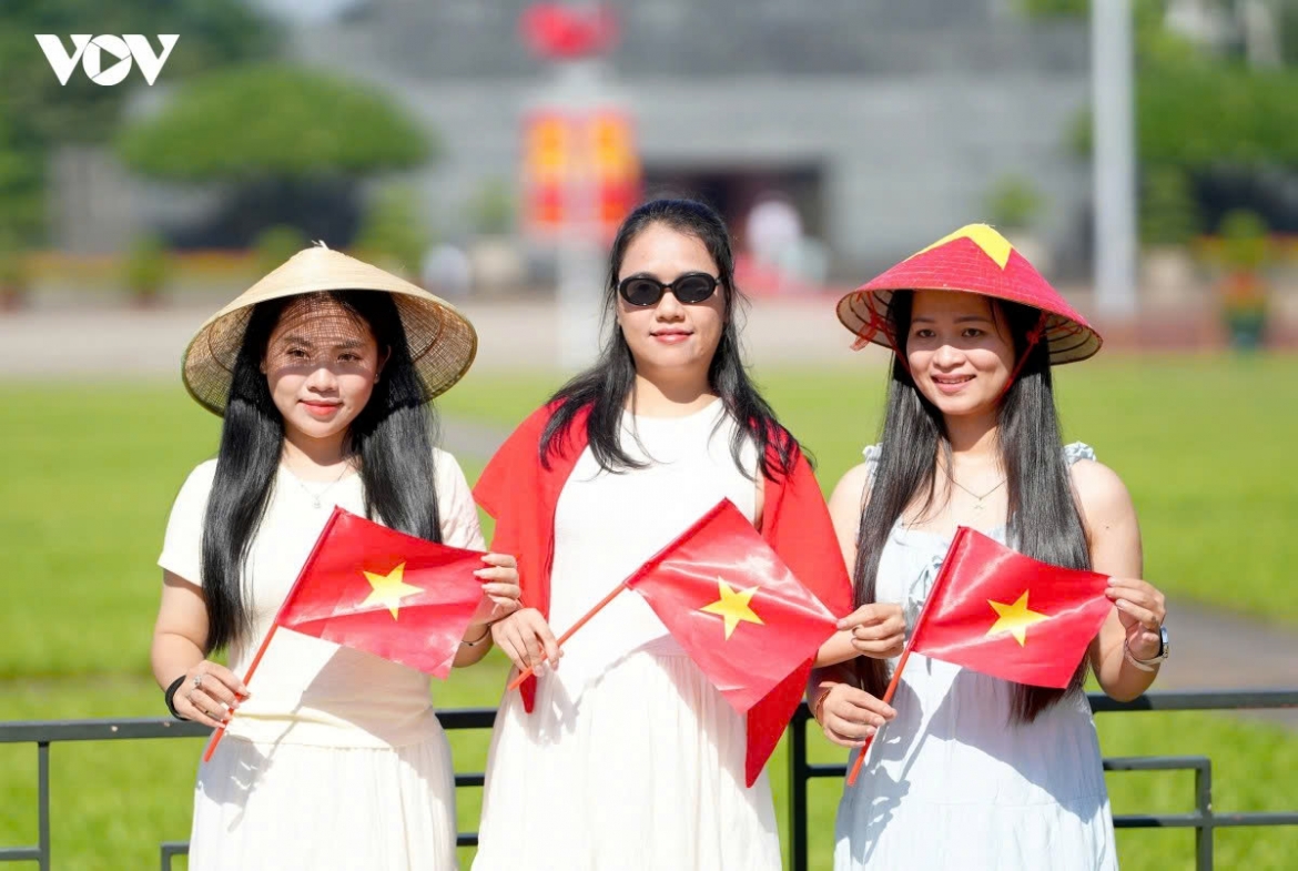 hanoi streets decked out for 72nd anniversary of liberation day picture 12