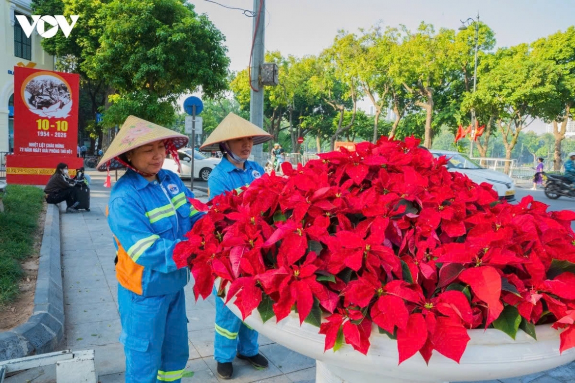 hanoi streets decked out for 72nd anniversary of liberation day picture 6