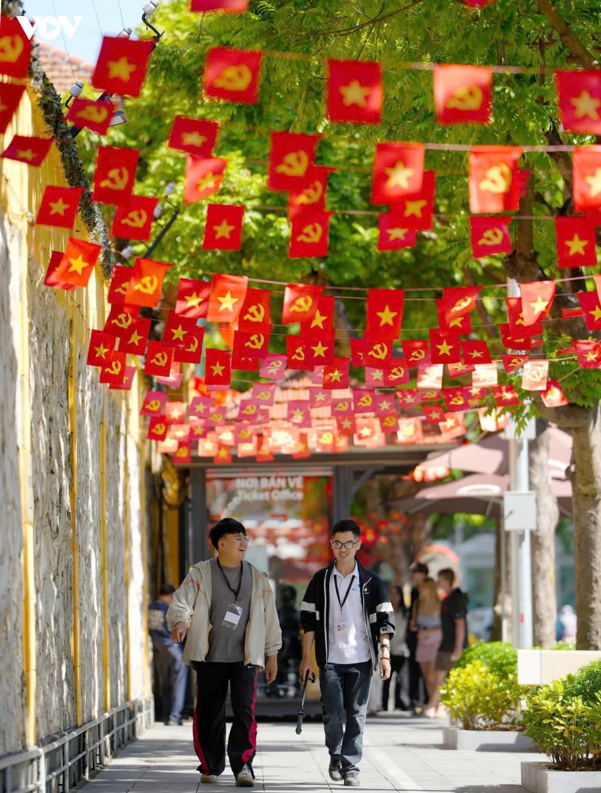 hanoi streets decked out for 72nd anniversary of liberation day picture 9