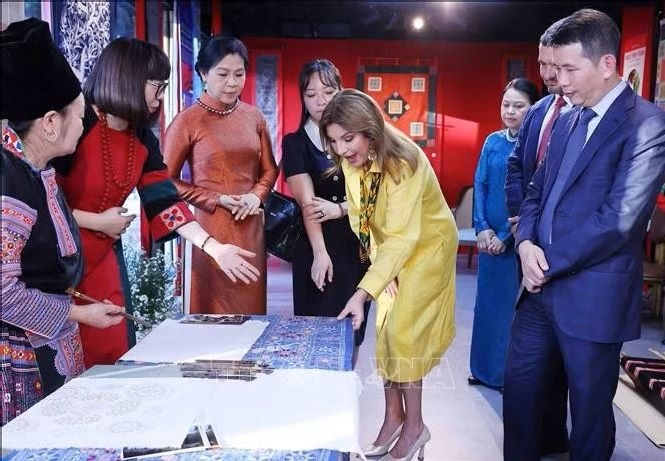 phu nhan tong bi thu, chu tich nuoc to lam va phu nhan tong thong panama tim hieu van hoa cac dan toc viet nam hinh anh 2