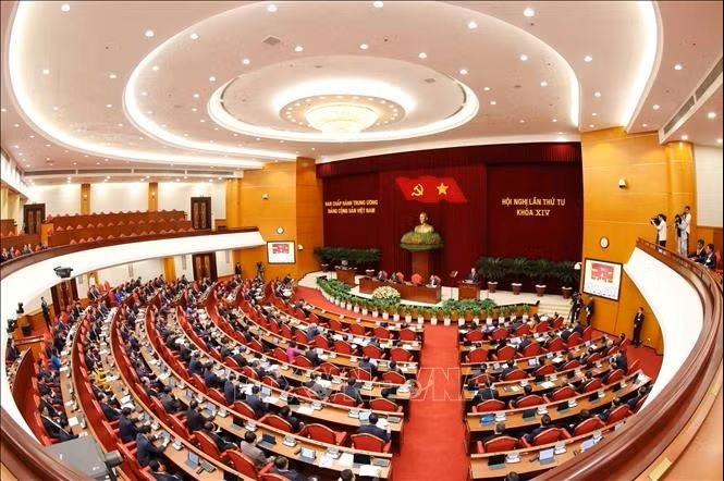 Ngày làm việc thứ hai, Hội nghị lần thứ tư Ban Chấp hành Trung ương Đảng khóa XIV