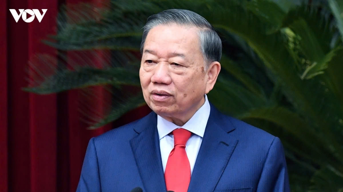 hoi nghi trung uong 4 tu chon nguoi den dung nguoi trong cong tac can bo hinh anh 1
