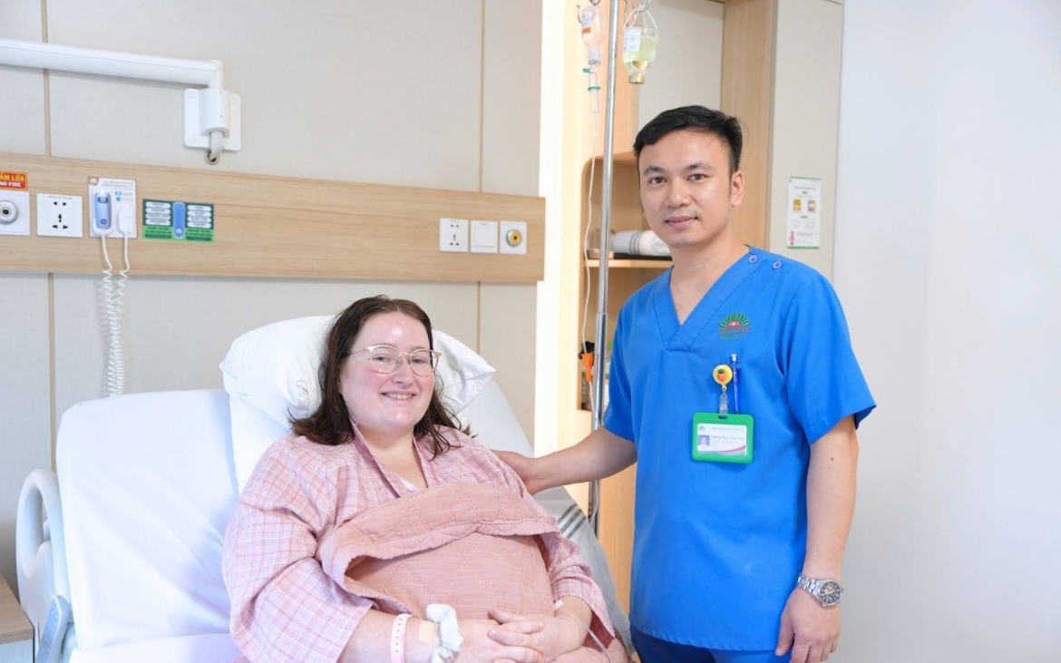 What do int'l patients say about gastrointestinal care at Hong Ngoc Hospital?