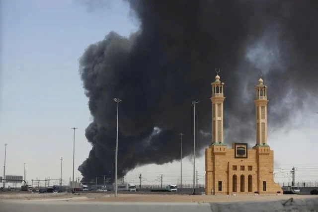 Houthi tập kích cơ sở dầu khí ở thủ đô Riyadh của Saudi Arabia