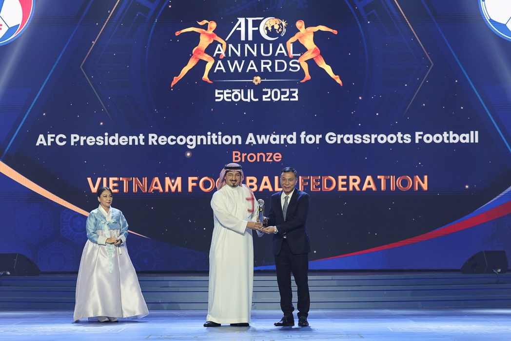 bong da viet nam nhan su vinh danh dac biet tu afc hinh anh 1
