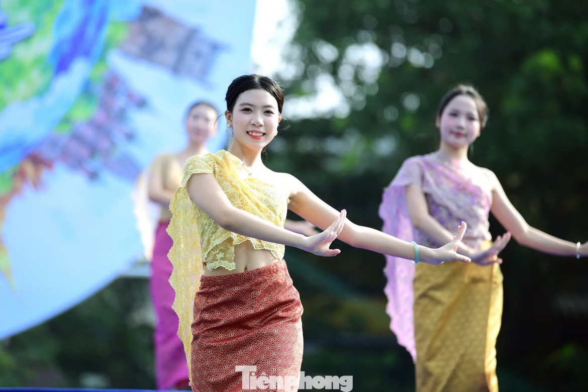 global citizen experience at international youth festival picture 7