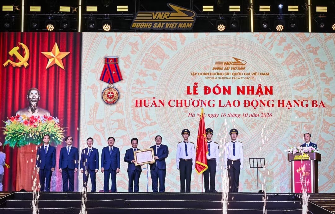 pho thu tuong pham gia tuc du le ky niem 145 nam duong sat viet nam hinh anh 1