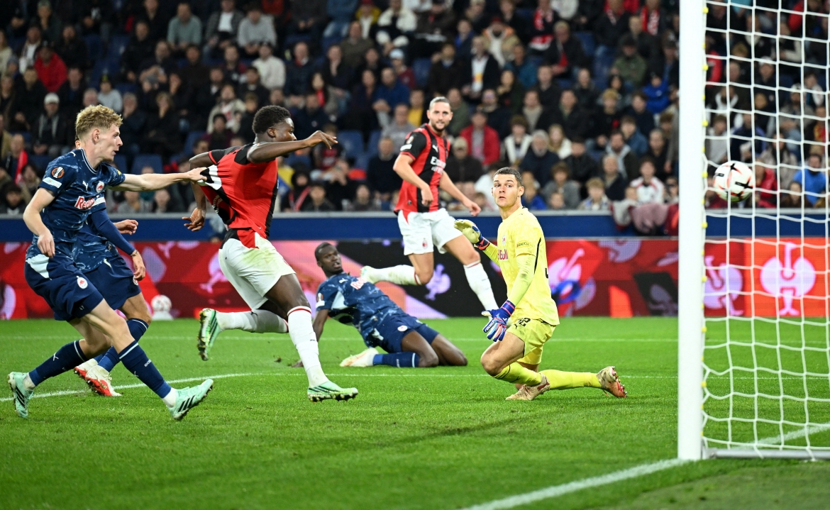 ket qua cup c2 chau Au ac milan thang dam, dai dien ngoai hang anh thua dau hinh anh 1