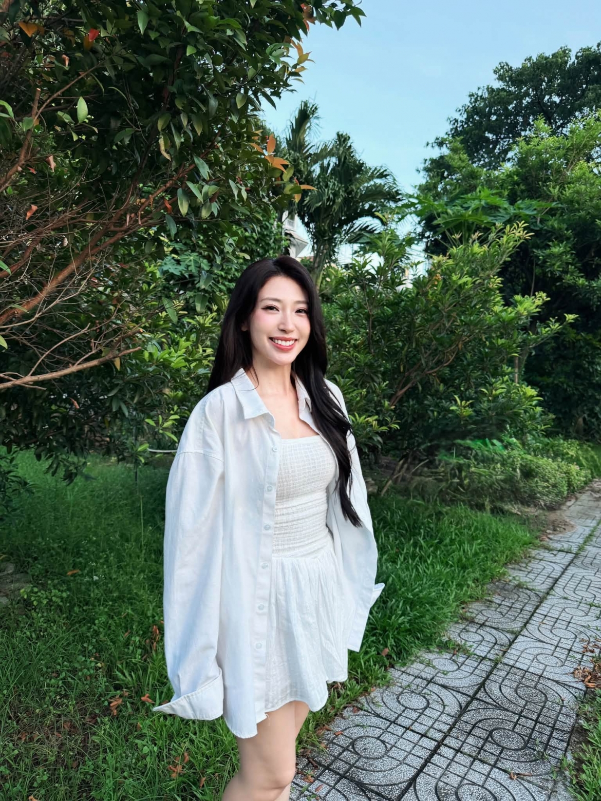 sao viet 15-10 dan anh tai dam mua, tran thanh dua vo di choi hinh anh 10