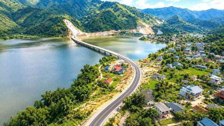 lao cai phan dau hoan thanh muc tieu tang truong grdp 10,1 hinh anh 1