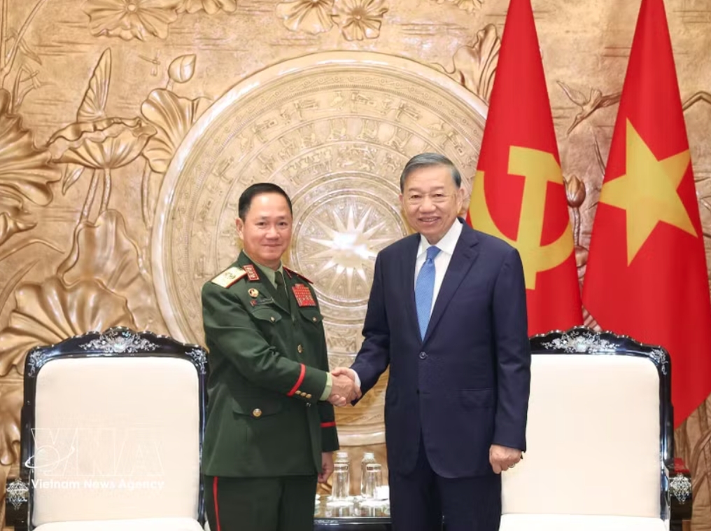 top leader hosts lao deputy prime minister and defence minister picture 1
