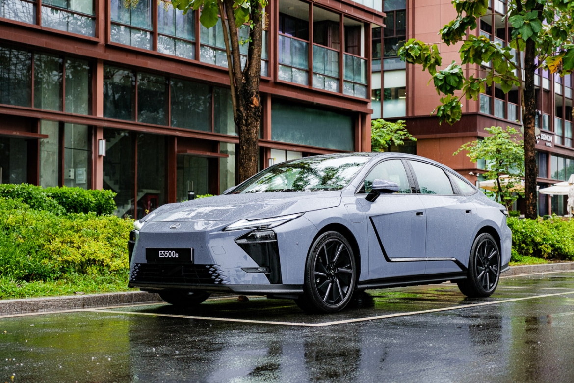 lexus es the he moi ra mat tai viet nam, gia tu 2,34 ty dong hinh anh 1