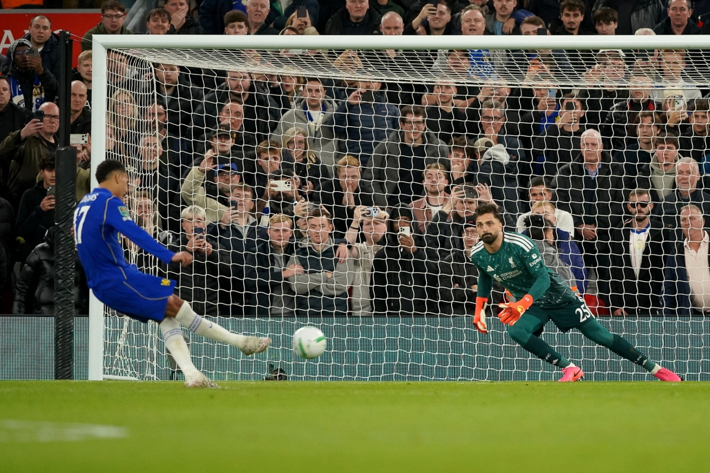truc tiep liverpool 1-1 chelsea lien tiep hai ban thang tren cham phat den hinh anh 1