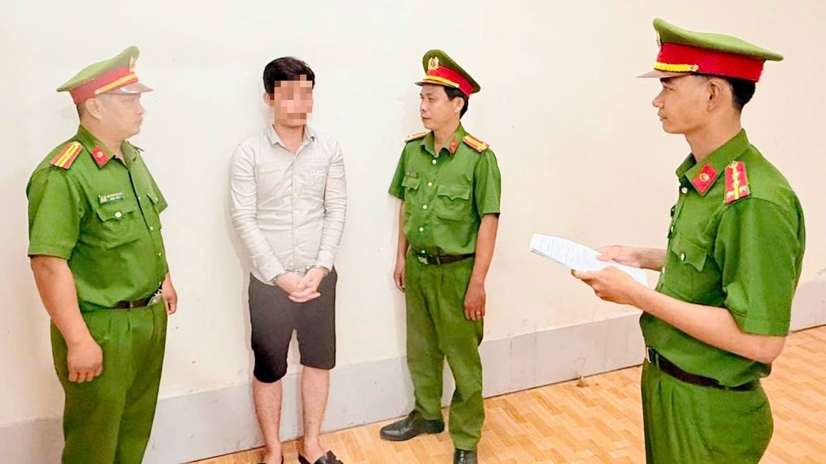 gia danh giam doc lua chay viec , chiem doat 260 trieu dong hinh anh 1