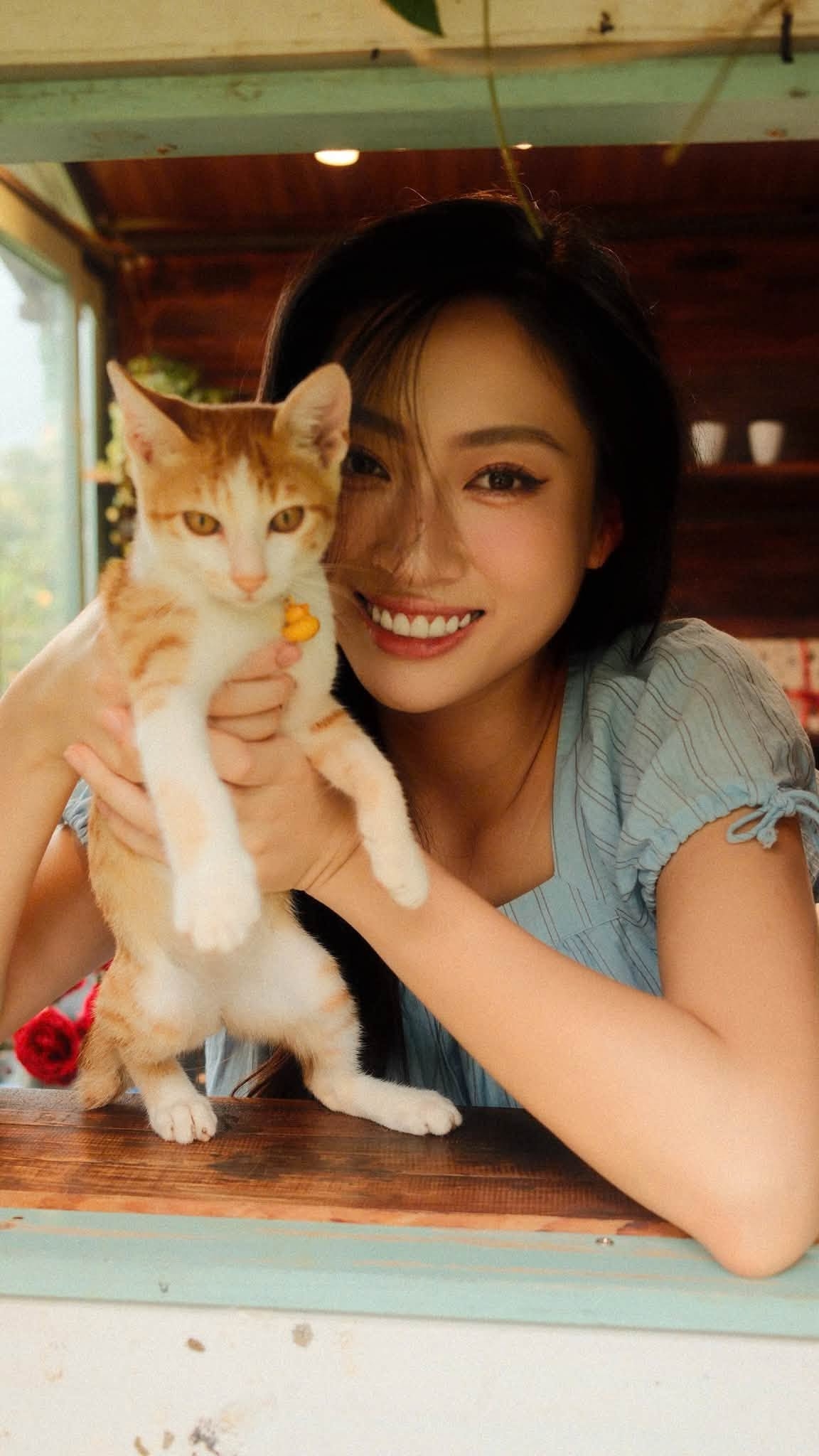 sao viet 12-10 Dong nhi Ong cao thang khoe anh gia dinh vi vu thuong hai hinh anh 2