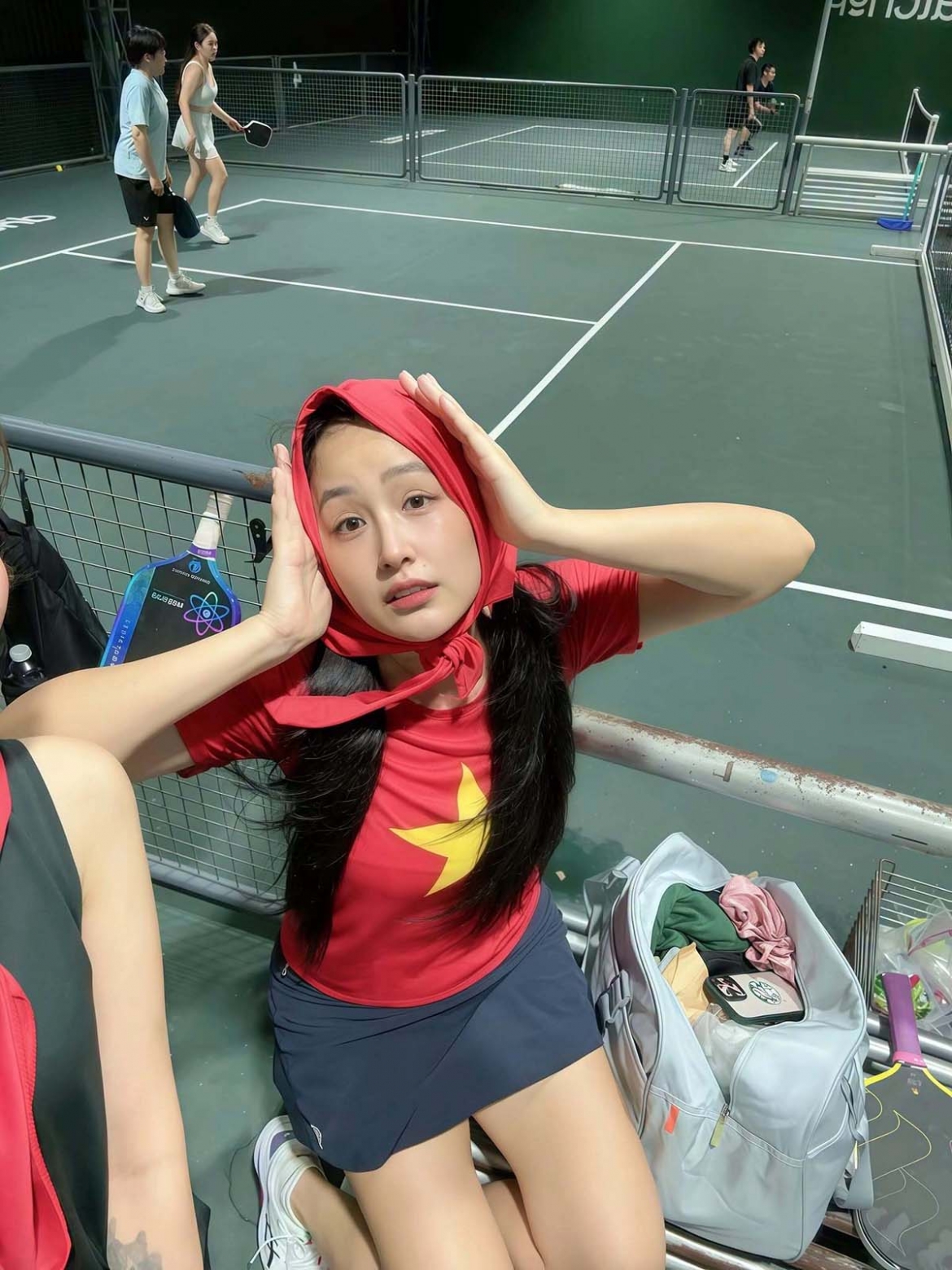 sao viet 25 10 hoa hau quynh anh va A hau my anh phai nop phat, bi cam dien hinh anh 13