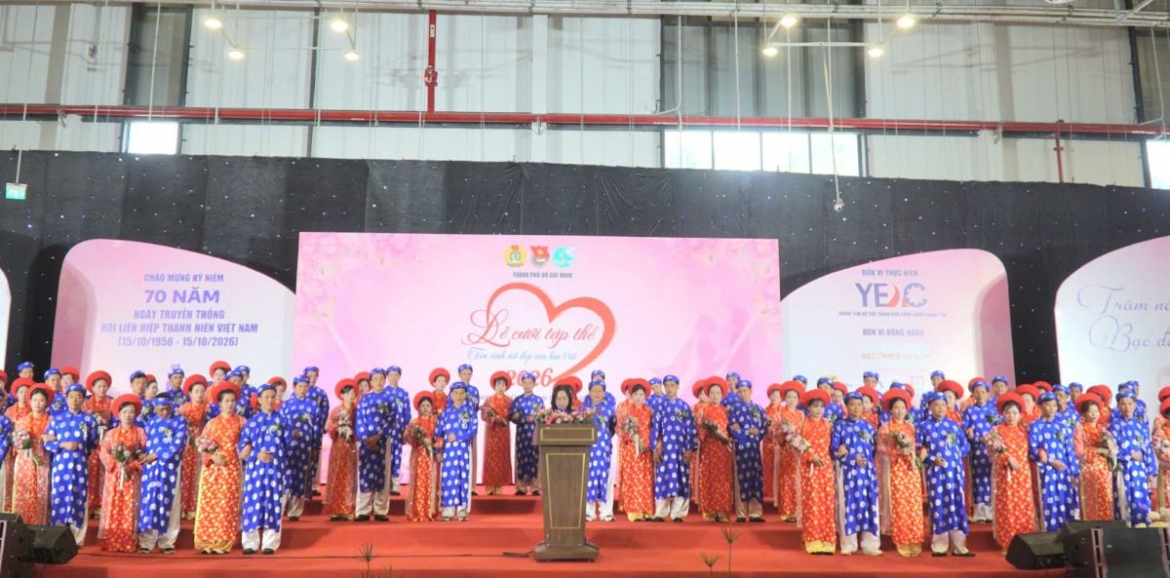 52 couples tie the knot at mass wedding in hcm city picture 1