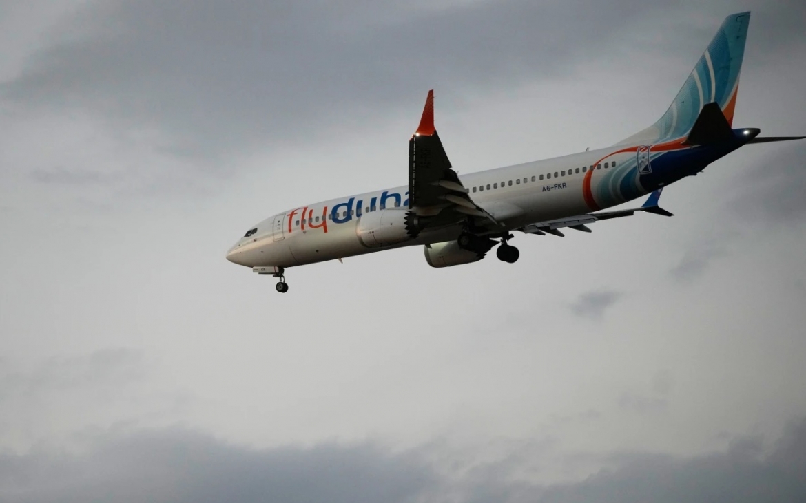 su hoang loan trong may bay flydubai suyt roi do hanh vi bat thuong cua co pho hinh anh 1