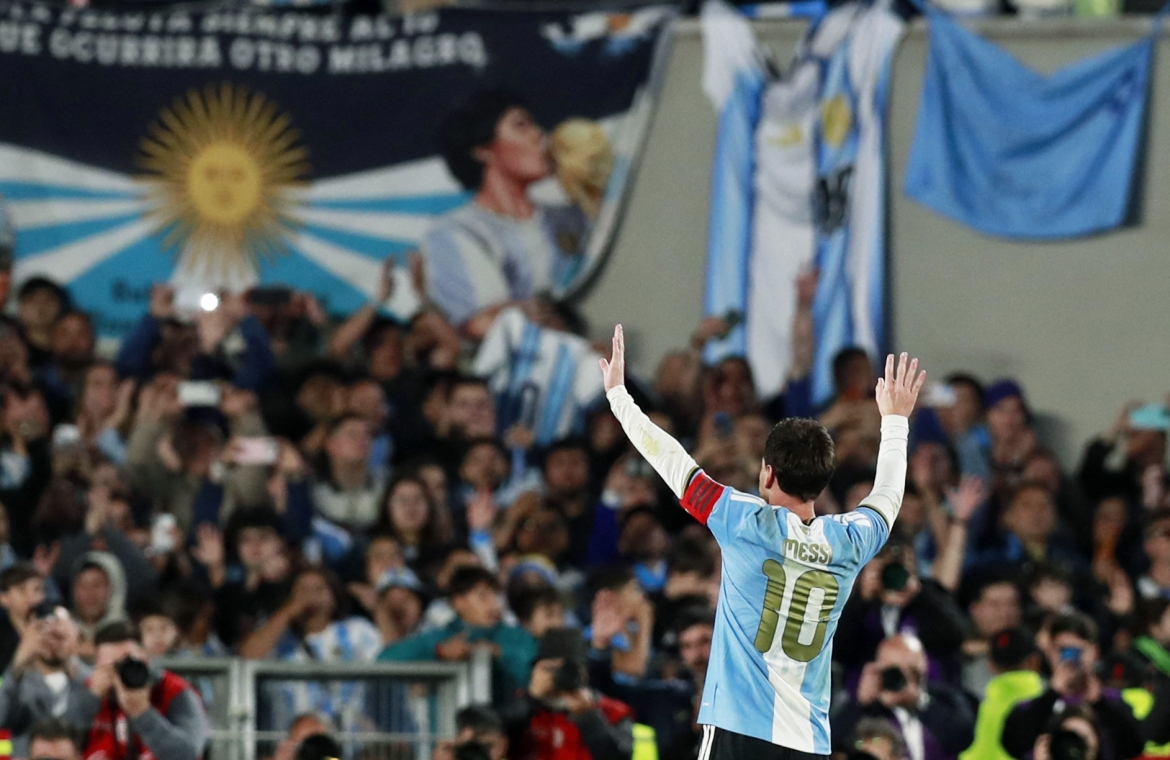 lionel messi vua ghi ban vua kien tao, bat khoc trong tran chia tay Dt argentina hinh anh 12