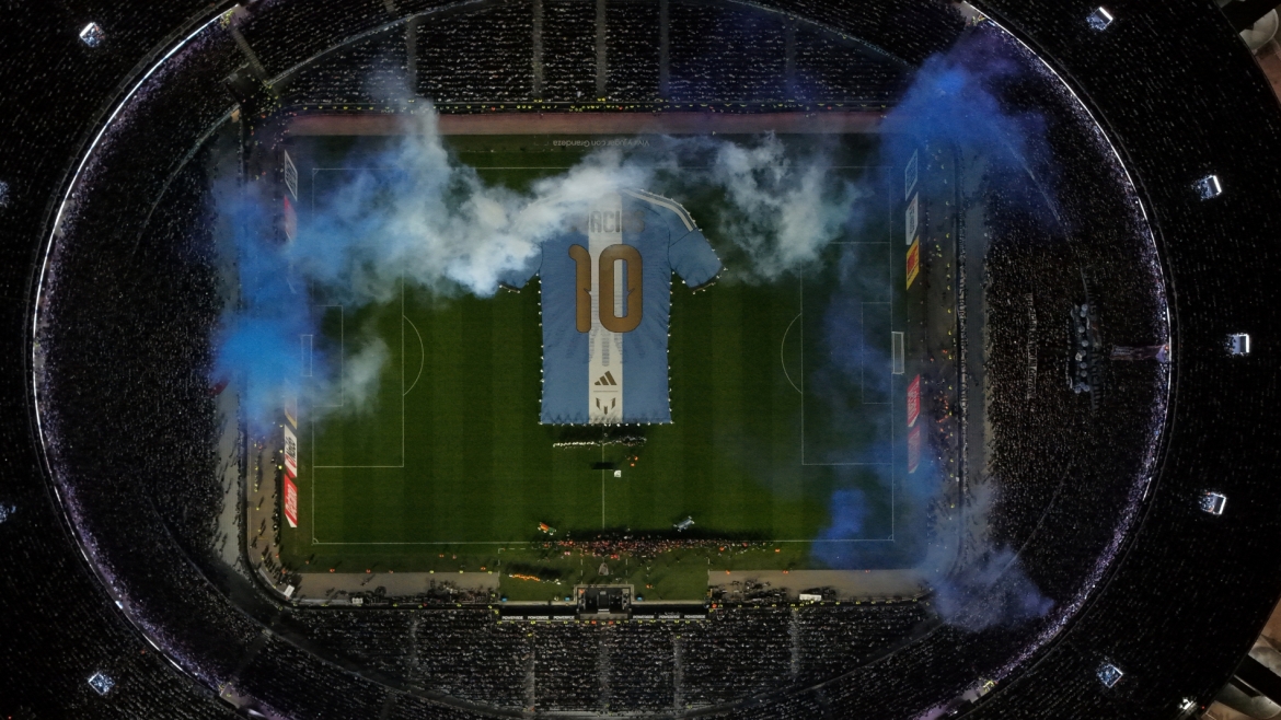 lionel messi vua ghi ban vua kien tao, bat khoc trong tran chia tay Dt argentina hinh anh 1