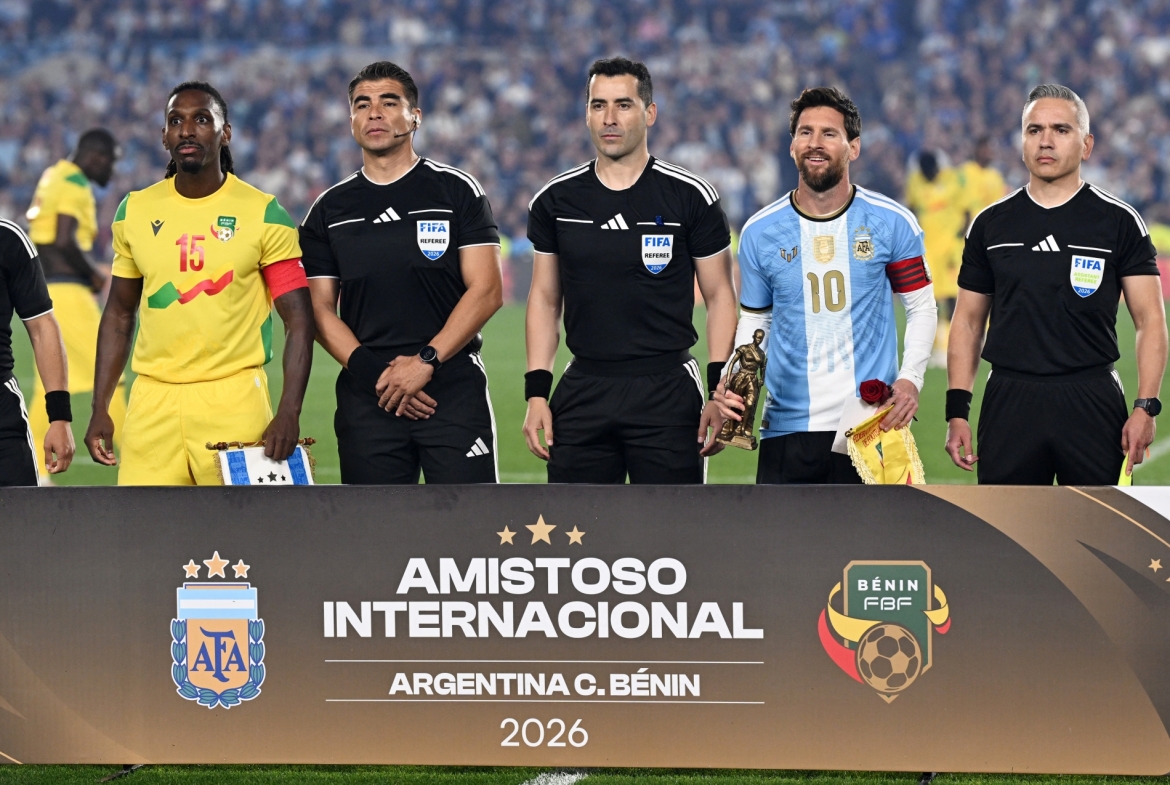 lionel messi vua ghi ban vua kien tao, bat khoc trong tran chia tay Dt argentina hinh anh 5