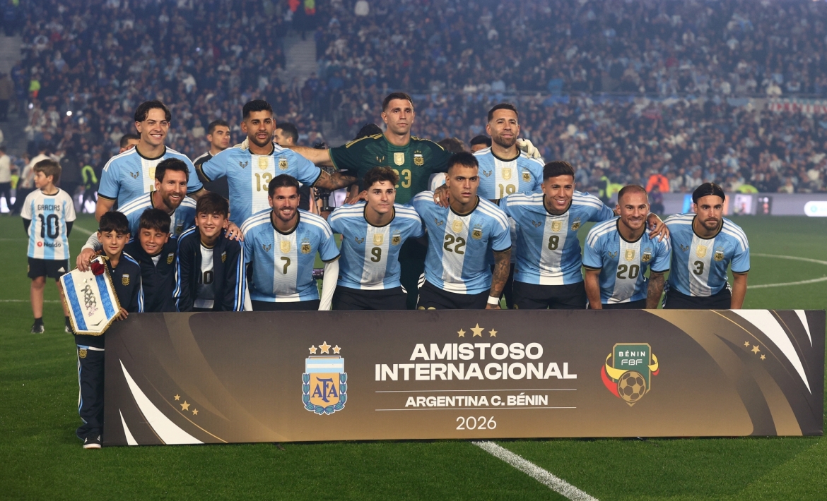 lionel messi vua ghi ban vua kien tao, bat khoc trong tran chia tay Dt argentina hinh anh 6