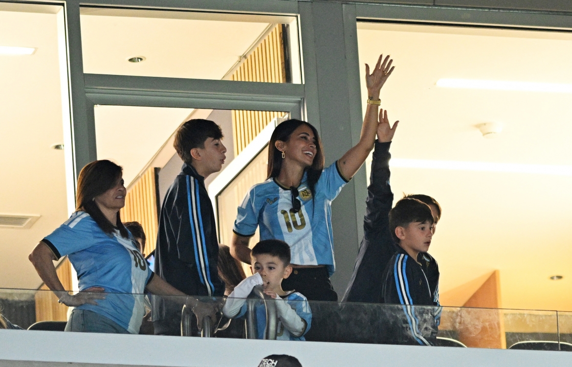 lionel messi vua ghi ban vua kien tao, bat khoc trong tran chia tay Dt argentina hinh anh 4