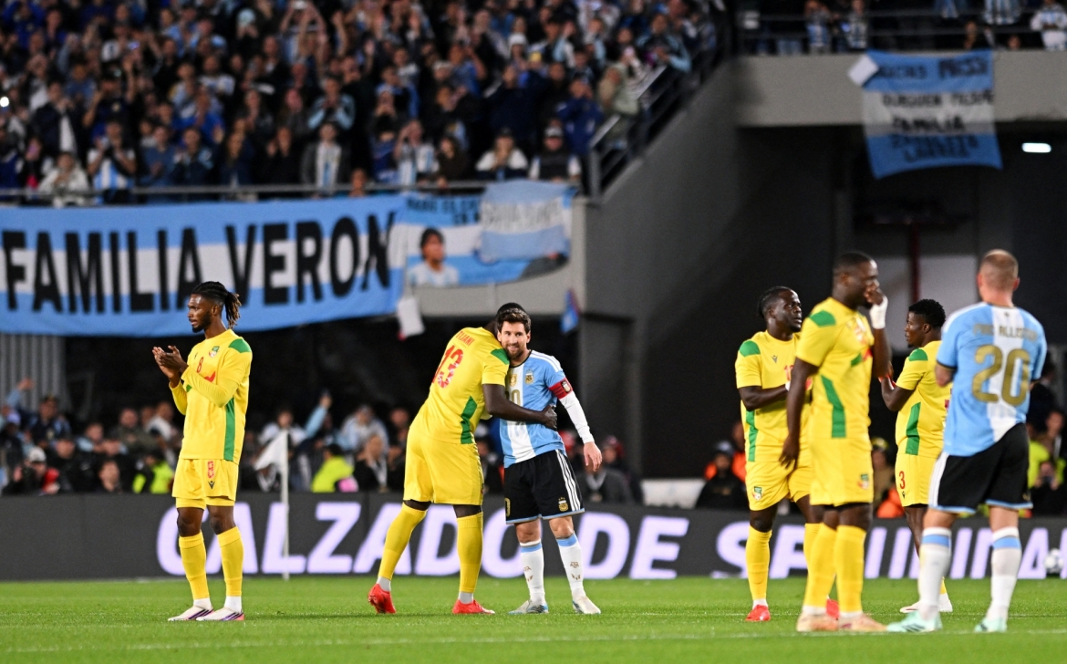 lionel messi vua ghi ban vua kien tao, bat khoc trong tran chia tay Dt argentina hinh anh 7