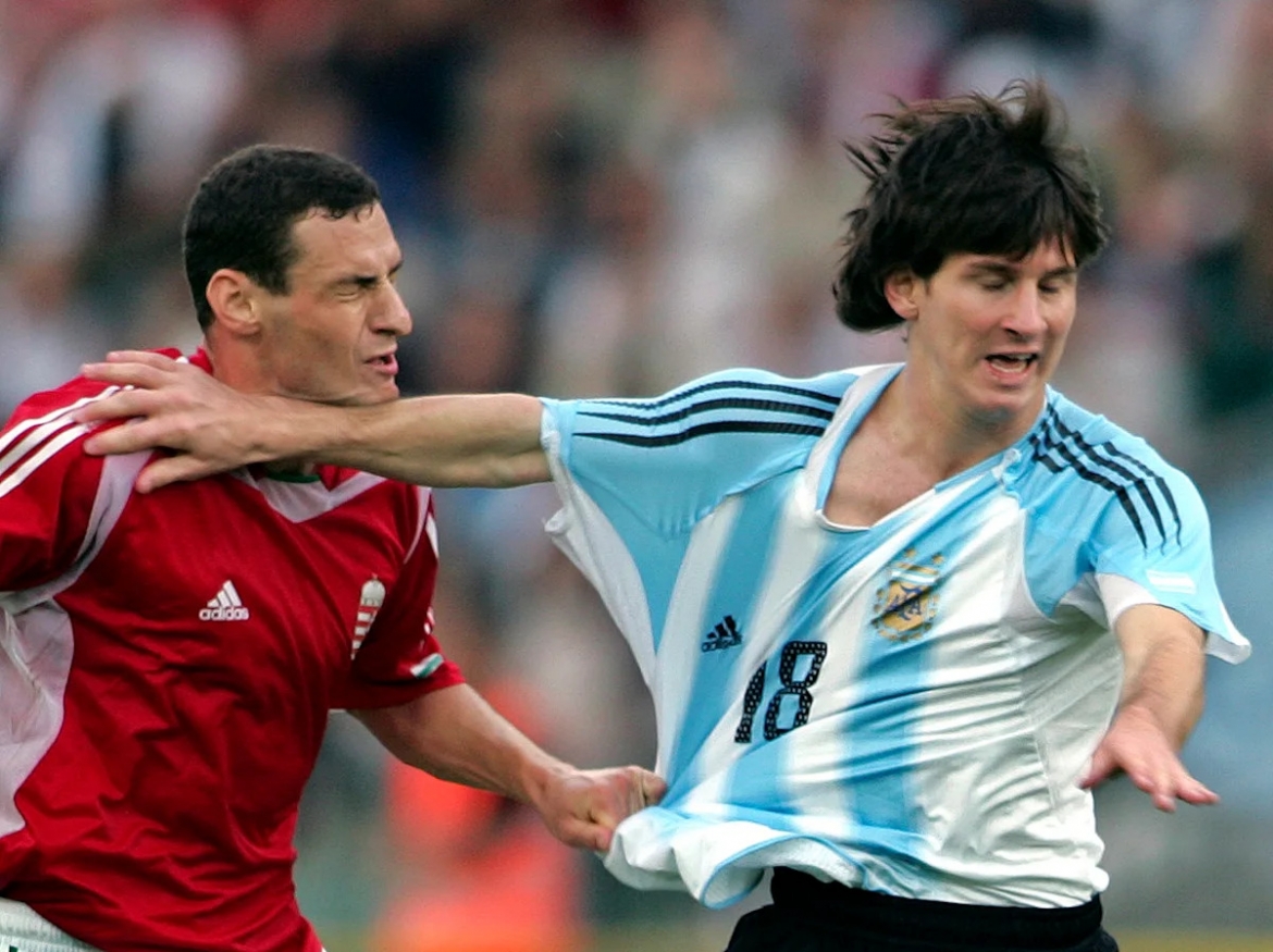 Messi và cái duyên đặc biệt với thẻ đỏ trong màu áo ĐT Argentina